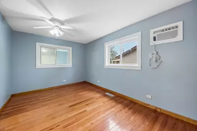 670 Lakeview Lane, Hoffman Estates, IL 60169 - Photo 31
