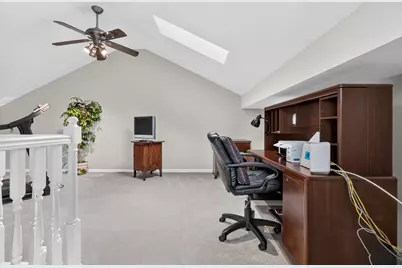 640 Walnut Oaks Drive, Roselle, IL 60172 - Photo 25