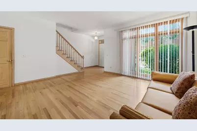 4262 W Thorndale Avenue, Chicago, IL 60646 - Photo 3