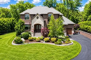 250 Clair View Ct, Lake Zurich, IL 60047 - Photo 1