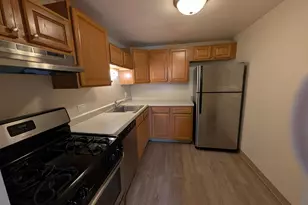 1460 Fairlane Dr, Schaumburg, IL 60193 - Photo 5