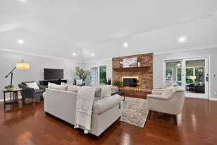 135 Hawkins Cir, Wheaton, IL 60189 - Photo 3