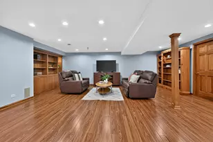135 Hawkins Cir, Wheaton, IL 60189 - Photo 23