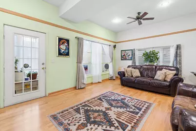 1721 W Foster Avenue, Chicago, IL 60640 - Photo 3