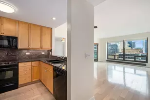 130 N Garland Ct, Chicago, IL 60602 - Photo 11