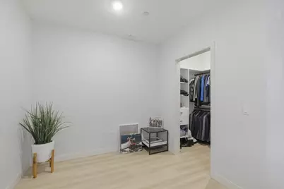948 W Sunnyside Avenue #213, Chicago, IL 60640 - Photo 9