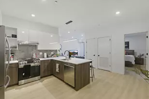 948 W Sunnyside Ave, Chicago, IL 60640 - Photo 3
