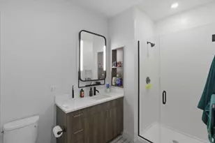 948 W Sunnyside Ave, Chicago, IL 60640 - Photo 11
