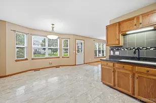 2513 Briarwood Ct, Aurora, IL 60506 - Photo 7