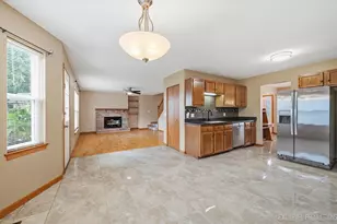 2513 Briarwood Ct, Aurora, IL 60506 - Photo 9