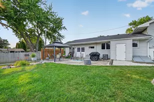 101 Joanne Ln, Rochelle, IL 61068 - Photo 3