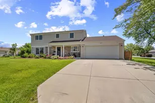 407 N Braintree Dr, Schaumburg, IL 60194 - Photo 1