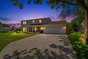 407 N Braintree Dr, Schaumburg, IL 60194 - Photo 3