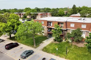 1085 Knoll Ln, Hoffman Estates, IL 60194 - Photo 3