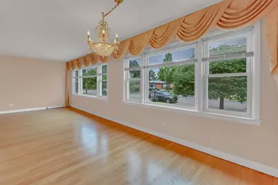 8133 Hamlin Avenue, Skokie, IL 60076 - Photo 5