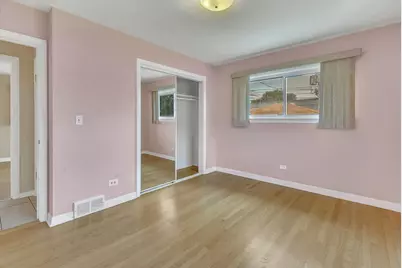 8133 Hamlin Avenue, Skokie, IL 60076 - Photo 21