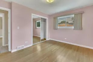 8133 Hamlin Ave, Skokie, IL 60076 - Photo 21