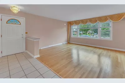 8133 Hamlin Avenue, Skokie, IL 60076 - Photo 3