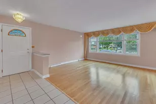 8133 Hamlin Ave, Skokie, IL 60076 - Photo 3