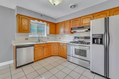 8133 Hamlin Avenue, Skokie, IL 60076 - Photo 11