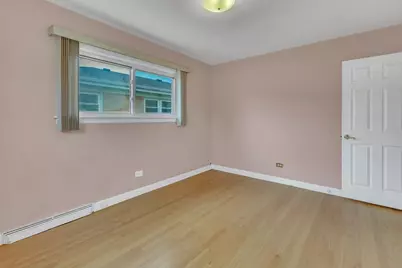 8133 Hamlin Avenue, Skokie, IL 60076 - Photo 19