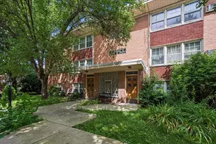 7536 N Ridge Blvd, Chicago, IL 60645 - Photo 1