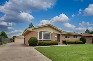 607 W Montrose Ave, Wood Dale, IL 60191 - Photo 1