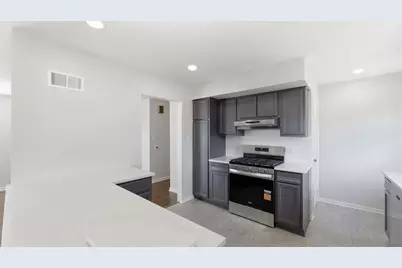 [Address not provided], Elmhurst, IL 60126 - Photo 7