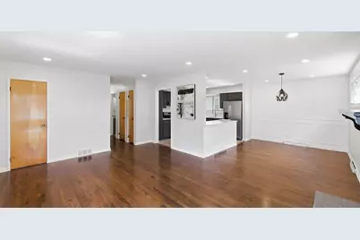 [Address not provided], Elmhurst, IL 60126 - Photo 5