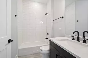 1839 W Irving Park Rd, Chicago, IL 60613 - Photo 9
