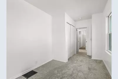 655 W Clark Street, Freeport, IL 61032 - Photo 21
