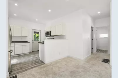 655 W Clark Street, Freeport, IL 61032 - Photo 11
