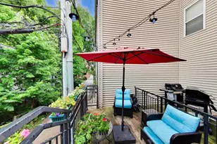 2011 W Chase Ave, Chicago, IL 60645 - Photo 17