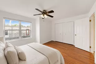 2011 W Chase Ave, Chicago, IL 60645 - Photo 15