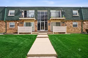 10041 S Walnut Terrace, Palos Hills, IL 60465 - Photo 1