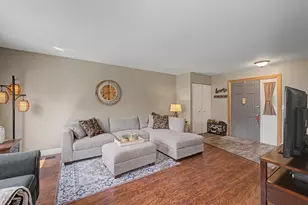 520 Dover Dr, Roselle, IL 60172 - Photo 5