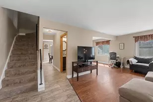 520 Dover Dr, Roselle, IL 60172 - Photo 3