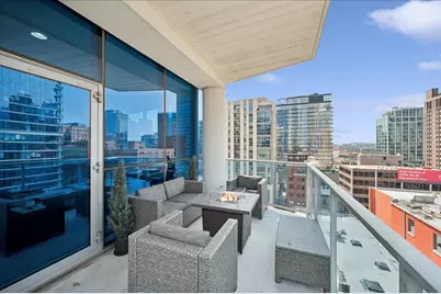 110 W Superior Street #1003, Chicago, IL 60654 - Photo 21