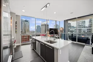 110 W Superior St, Chicago, IL 60654 - Photo 9