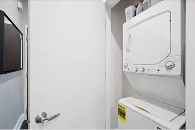 110 W Superior Street #1003, Chicago, IL 60654 - Photo 23
