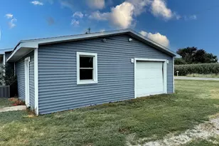 1993 E 1020 North Rd, Milford, IL 60953 - Photo 5