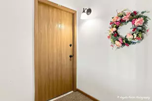 1358 Stratford Dr, Gurnee, IL 60031 - Photo 3