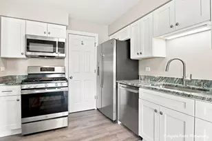 1358 Stratford Dr, Gurnee, IL 60031 - Photo 11