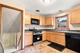 615 Richards Ln, Champaign, IL 61820 - Photo 9