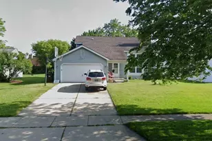 870 Boxwood Dr, Crystal Lake, IL 60014 - Photo 1