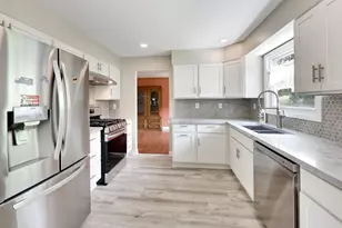 2047 Chestnut St, Waukegan, IL 60087 - Photo 9