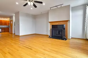 641 E Pershing Ave, Chicago, IL 60653 - Photo 3