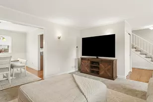 988 Newbury Dr, Crystal Lake, IL 60014 - Photo 3