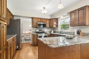 988 Newbury Dr, Crystal Lake, IL 60014 - Photo 9