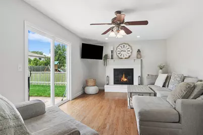988 Newbury Drive, Crystal Lake, IL 60014 - Photo 7
